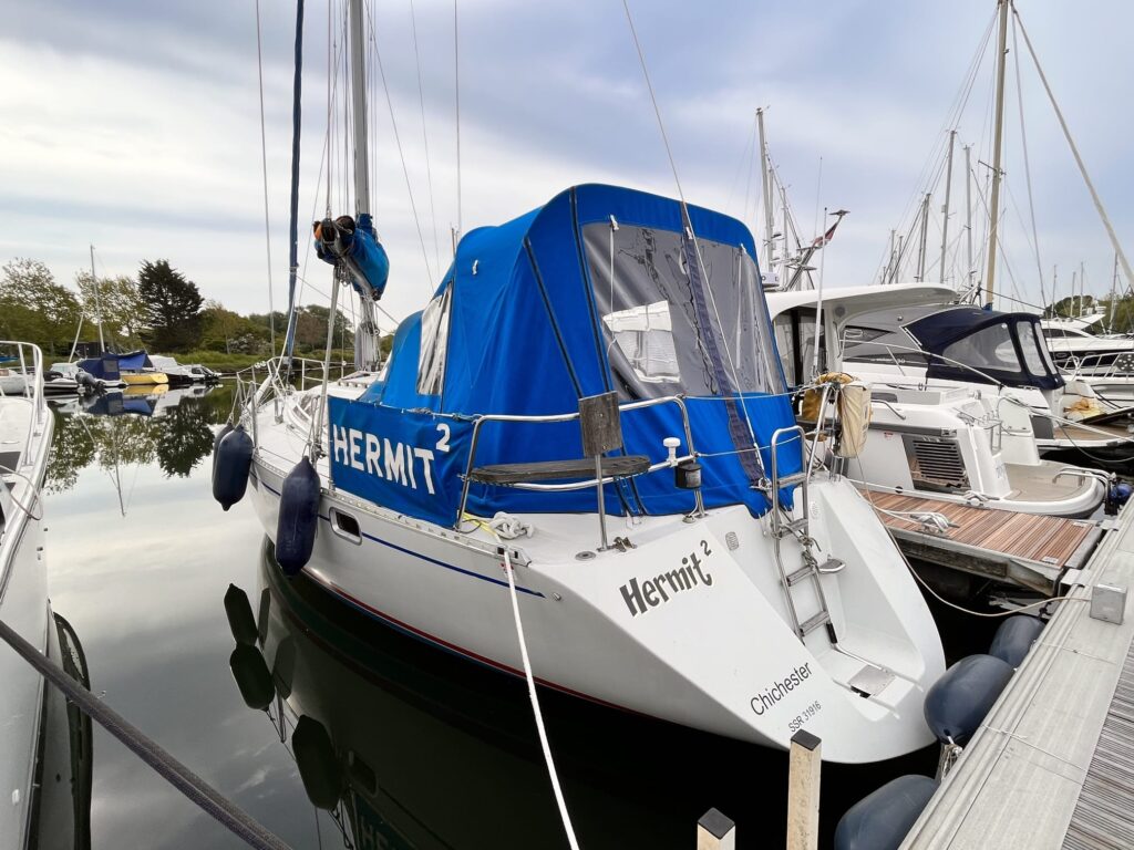 Yacht spray hood in blue